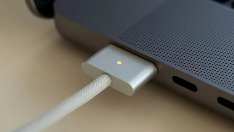 تصویری از اتصال مگ سیف MacBook Pro