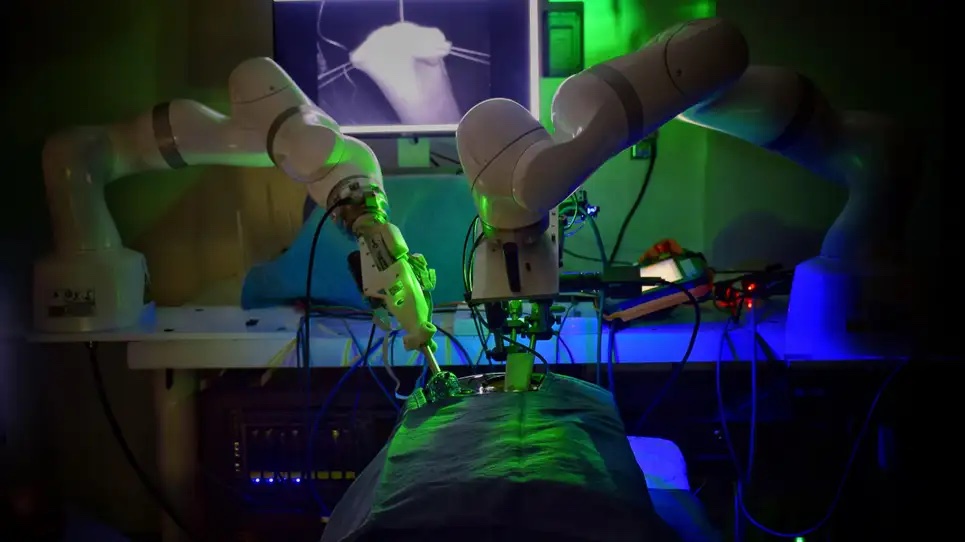 ربات جراح می‌تواند بدون کمک انسان به عمل‌های جراحی بپردازد