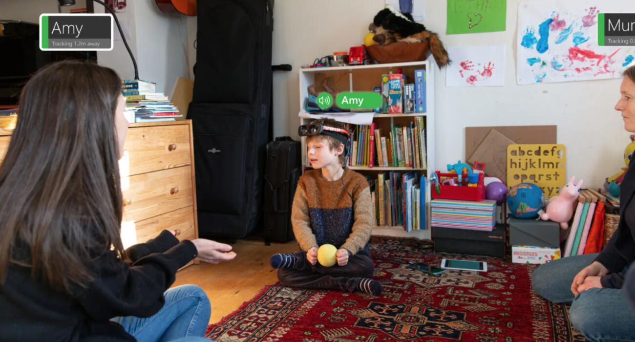 پروژه PeopleLens مایکروسافت به‌ کودکان کمک می‌کند تا نشانه‌های اجتماعی را در مکالمه بیاموزند