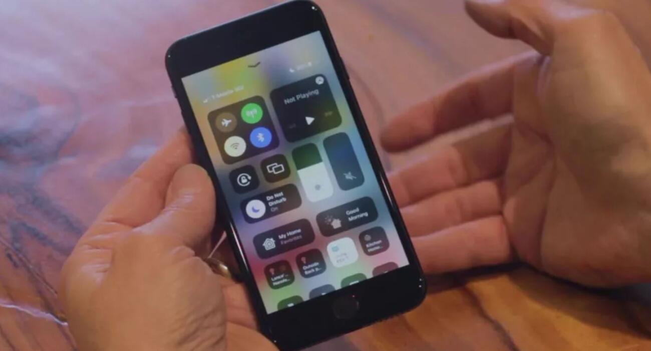 اپل تأیید کرد که iOS 15.4 می‌تواند به باتری دستگاه شما آسیب برساند