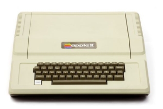 کامپیوتر Apple-II: اولین کامپیوتر خانگی اپل و پله‌های اول موفقیت