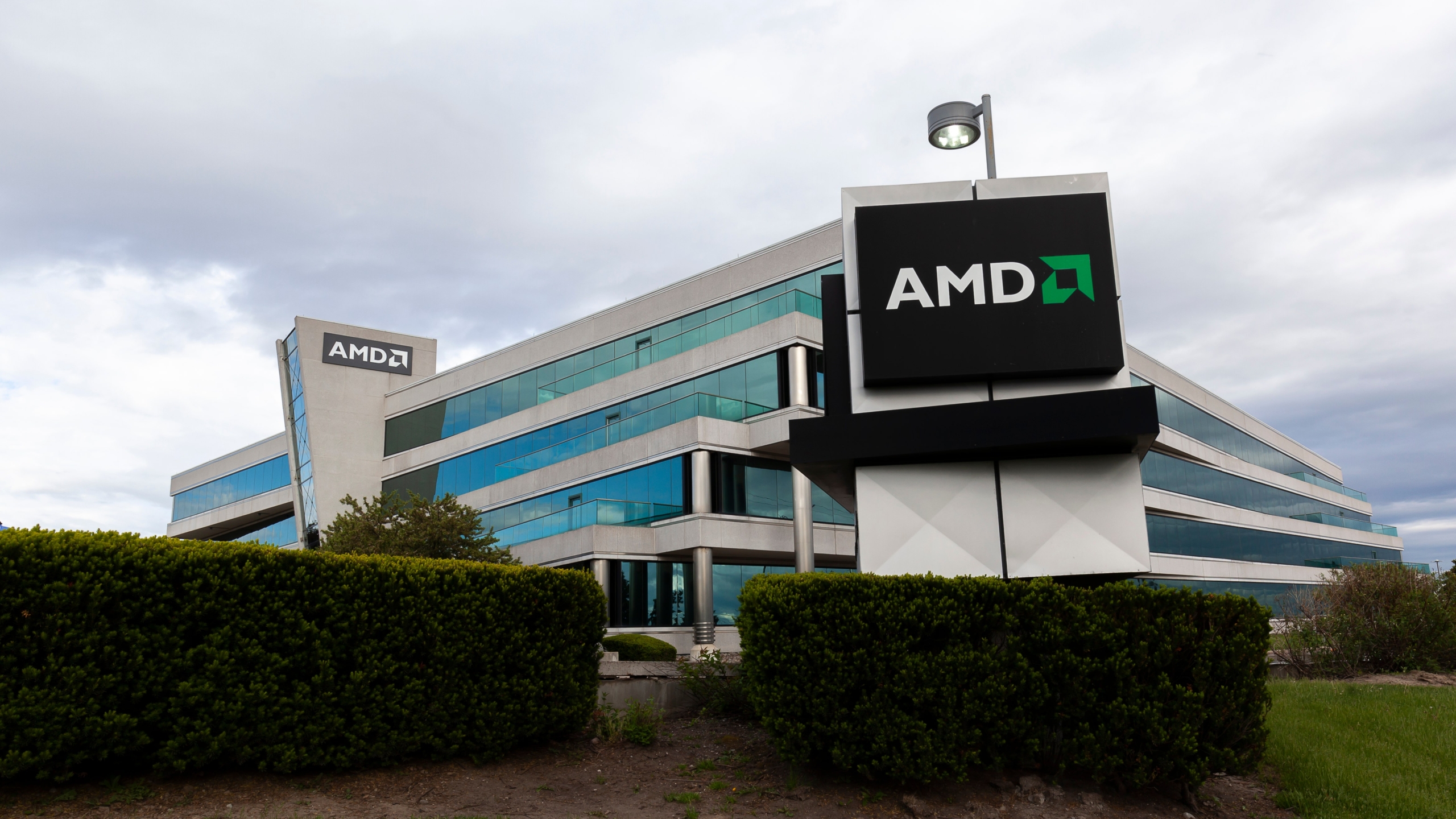 مدل کسب‌وکاری AMD؛ آیا رقیب شماره 1 اینتل سود خوبی را از محصولاتش به‌دست می‌آورد؟
